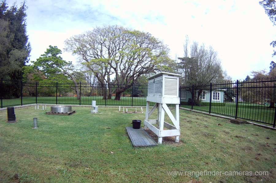 Again with this shot taken in the Christchurch Botanic Gardens there is little distortion with the fence positioned in the center of the frame.